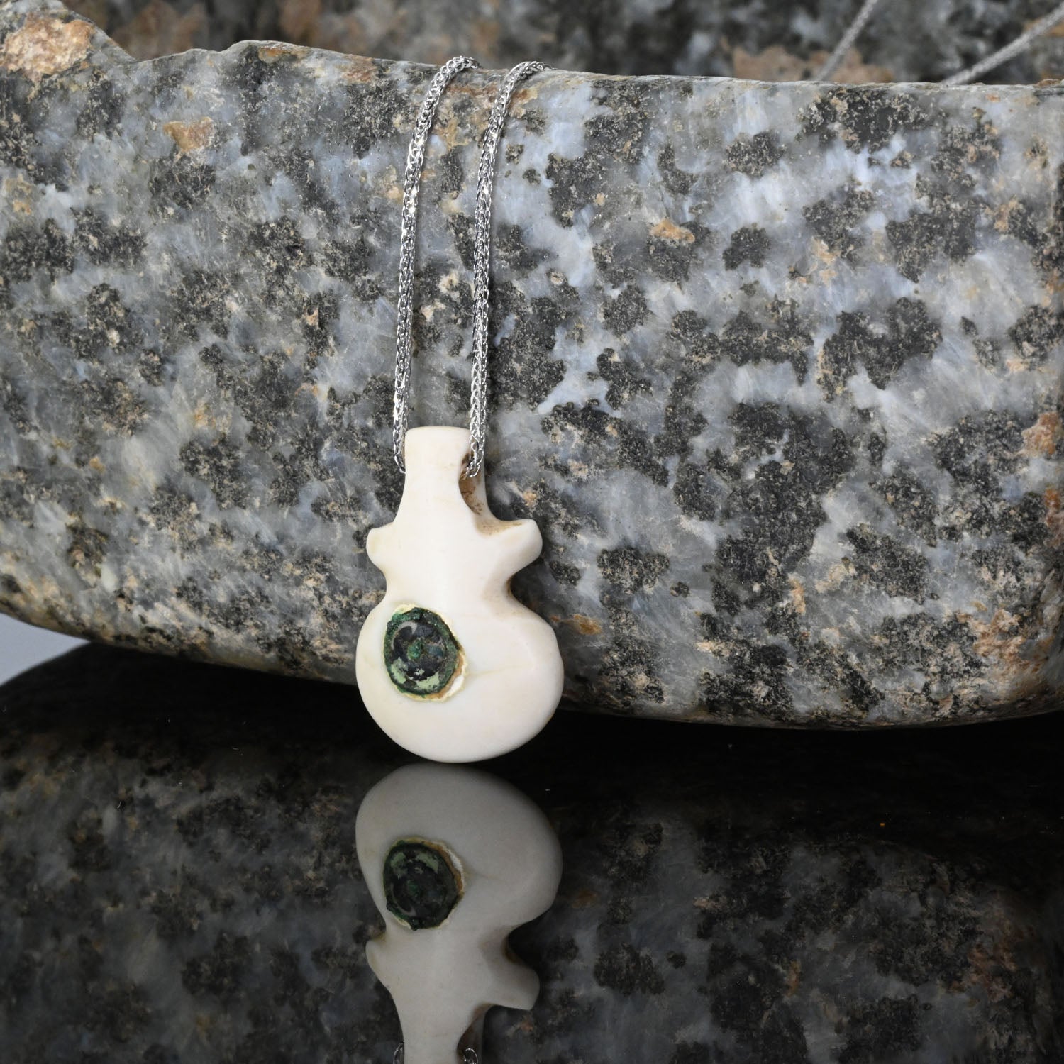 A rare Anatolian Marble Violin Idol, Early Bronze Age, ca. 3000 - 2500 BCE