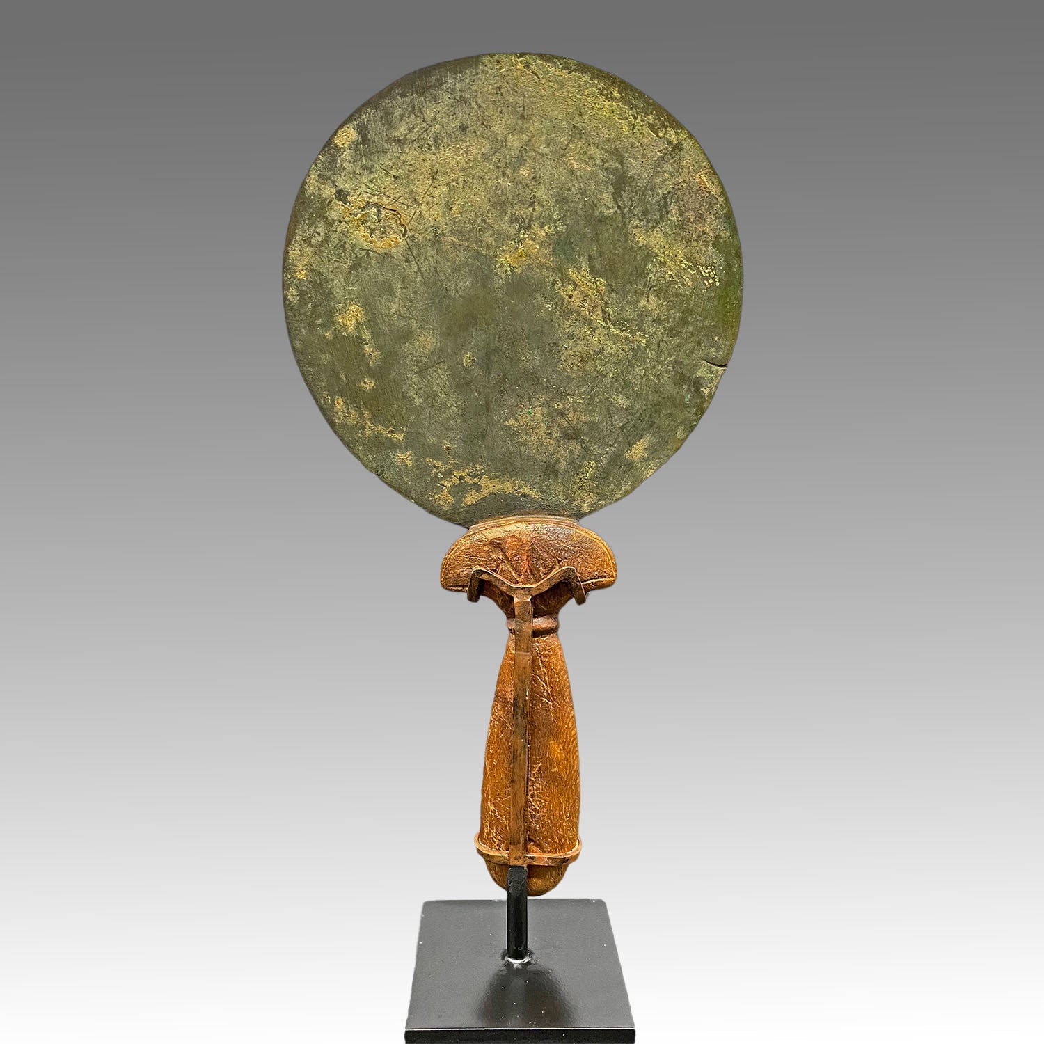 精美的埃及青铜梳妆镜,中王国时期,约公元前 1938 - 1758 年