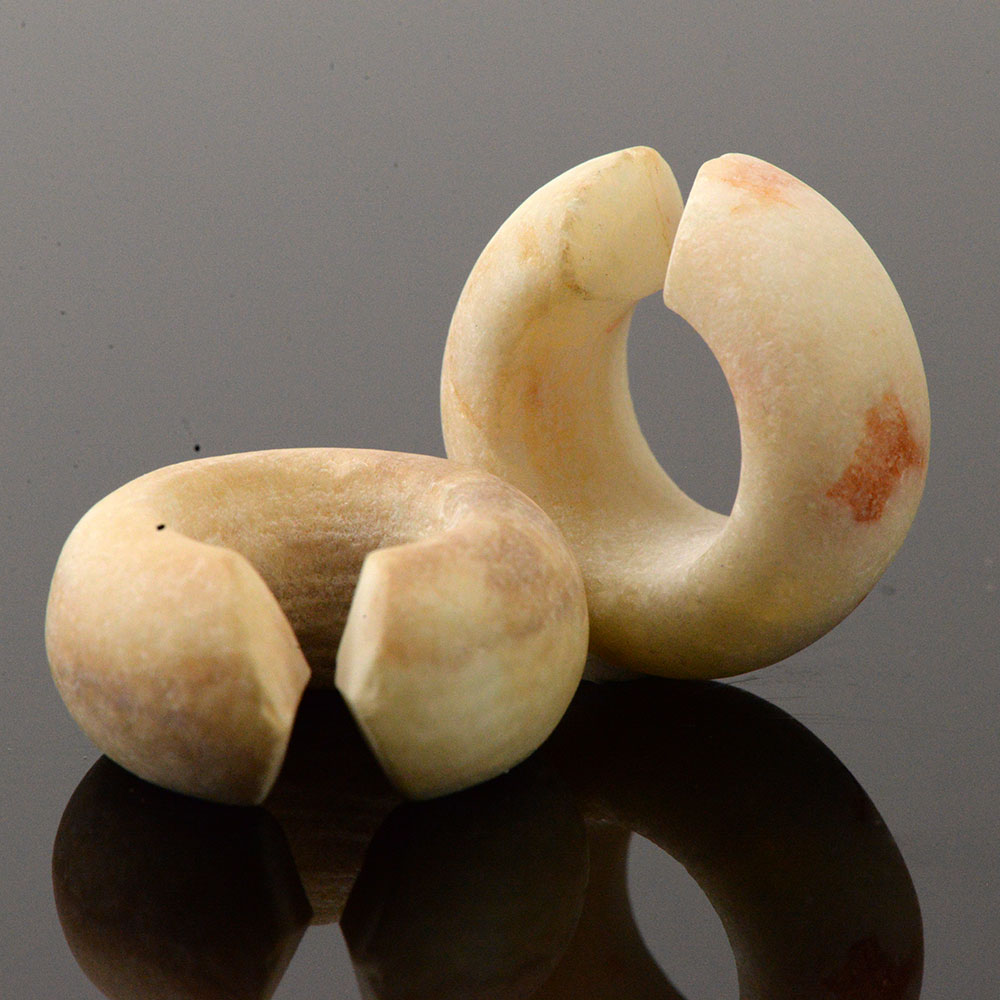 A pair of Egyptian alabaster Earrings, New Kingdom, 18th Dynasty, ca. 1550 - 1295 BCE