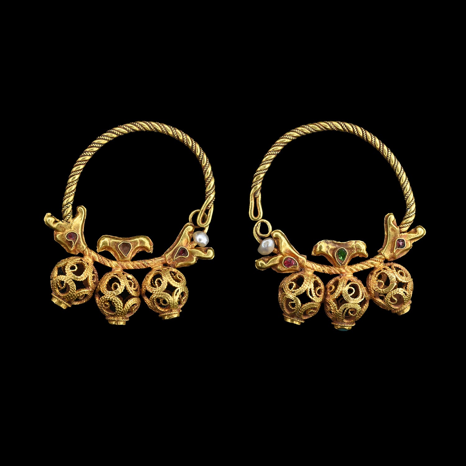 A pair of Byzantine Gold Hoop Earrings, ca. 5th century CE