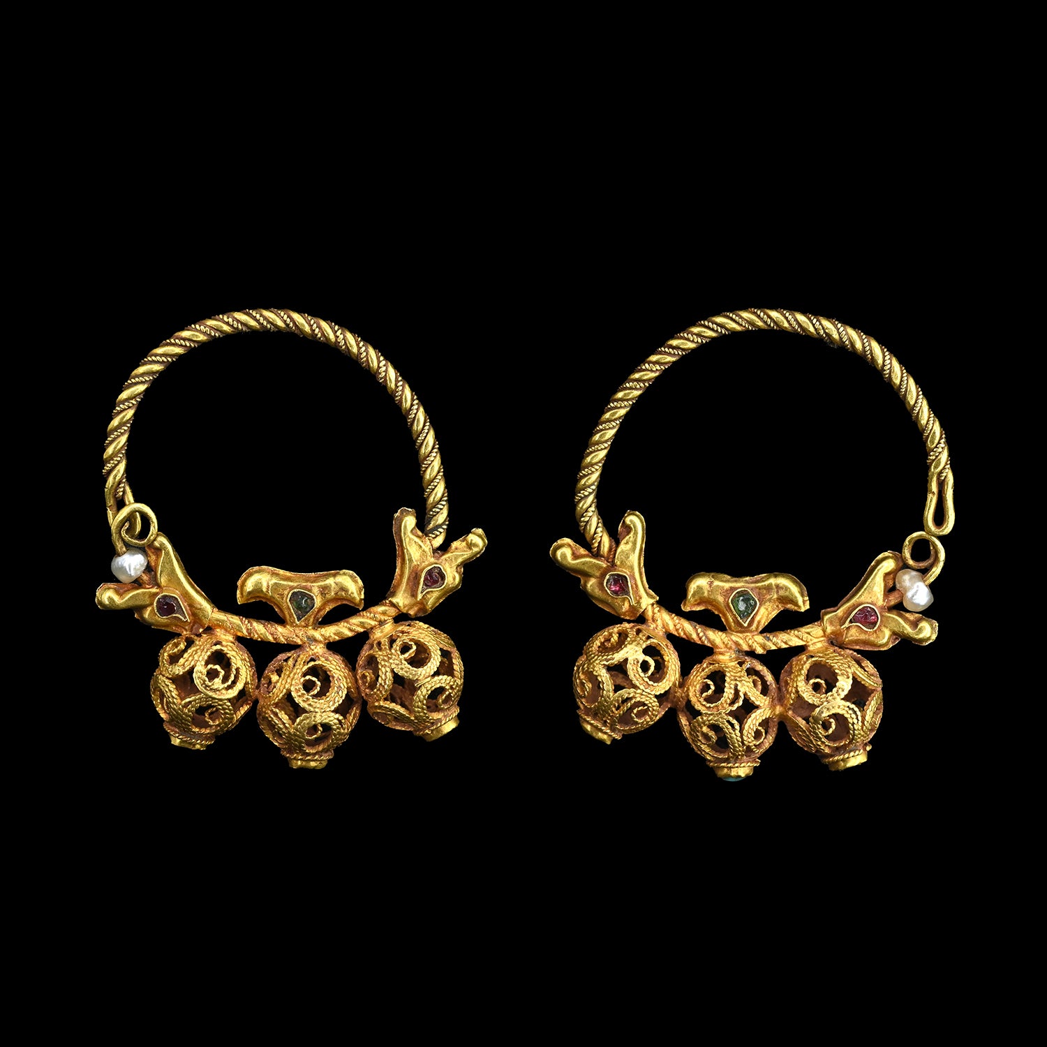 A pair of Byzantine Gold Hoop Earrings, ca. 5th century CE