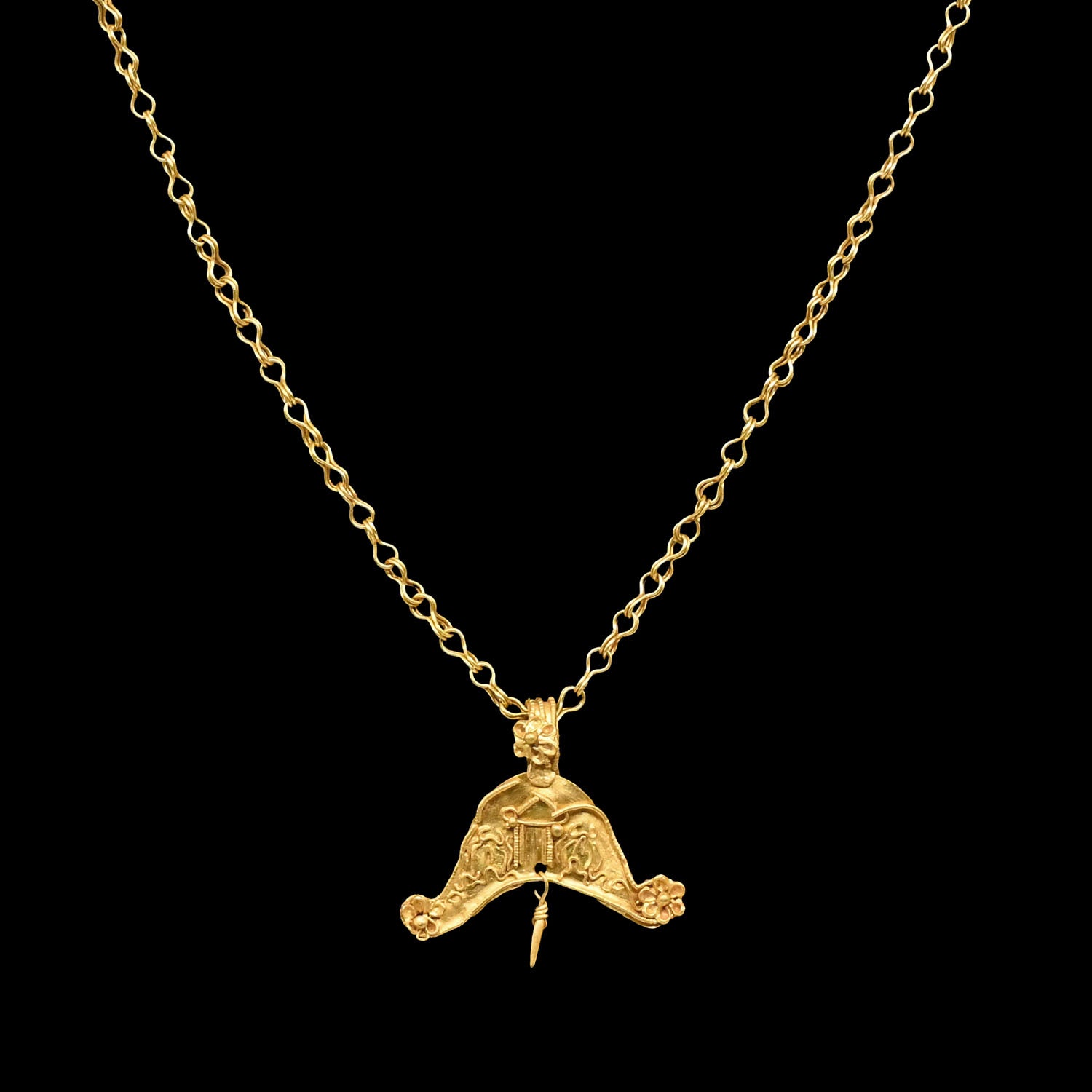 A Hellenistic Gold Crescent Pendant and Chain, Hellenistic Period, ca. 3rd - 1st century BCE