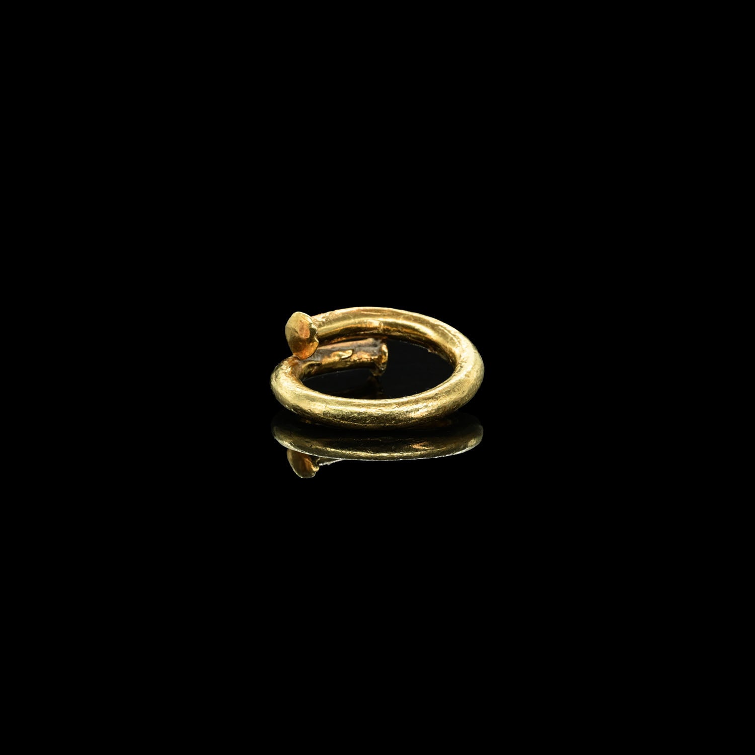 A superb Persian Gold Ring, Achaemenid Empire, ca. 550 - 330 BCE