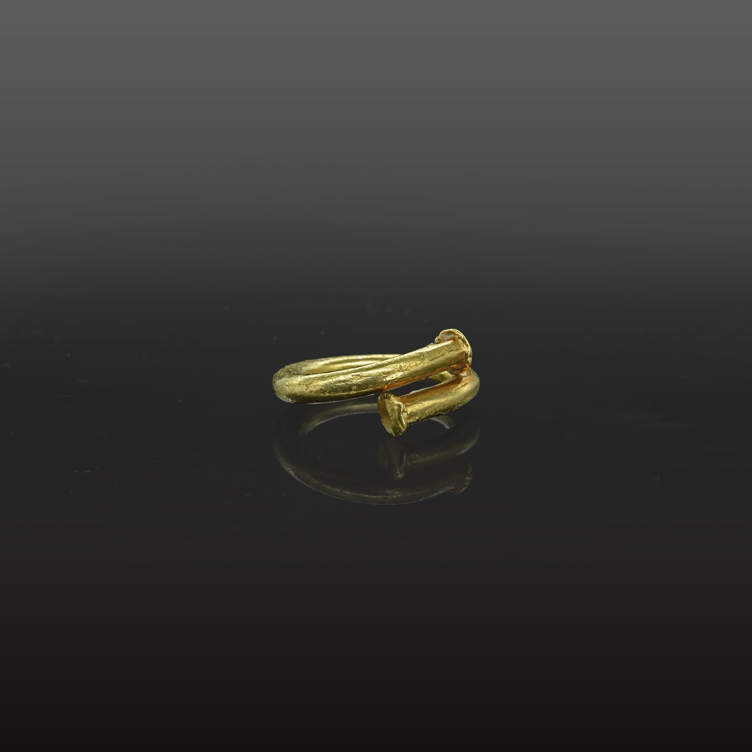 A superb Persian Gold Ring, Achaemenid Empire, ca. 550 - 330 BCE