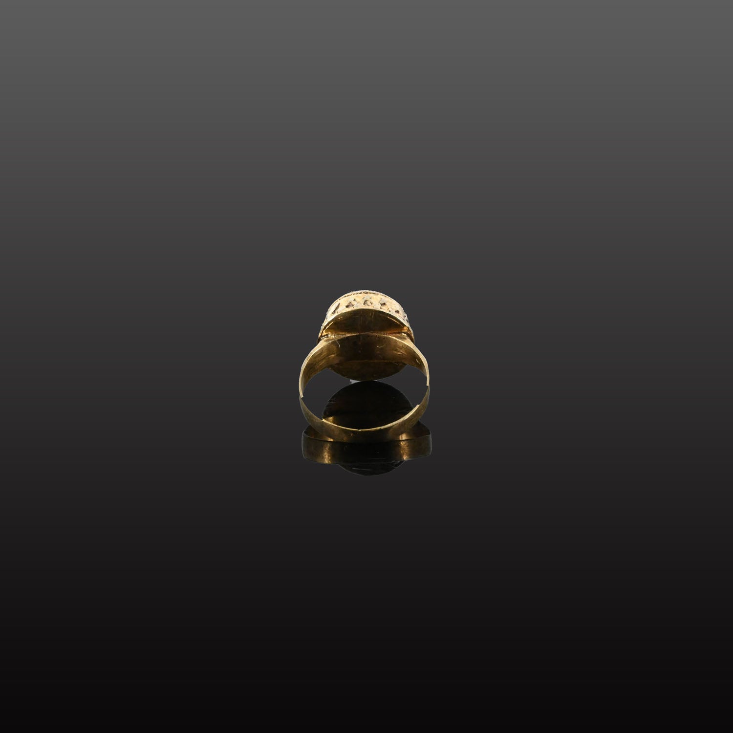 A Persian Banded Agate Cabochon set as a ring, Achaemenid Empire, ca. 550 - 330 BCE