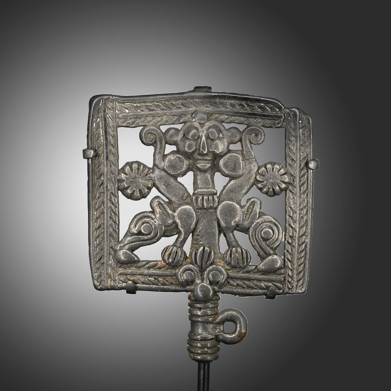 Ein seltener silberner Master of Animals-Abschluss aus Luristan, ca. 8. Jahrhundert v. Chr