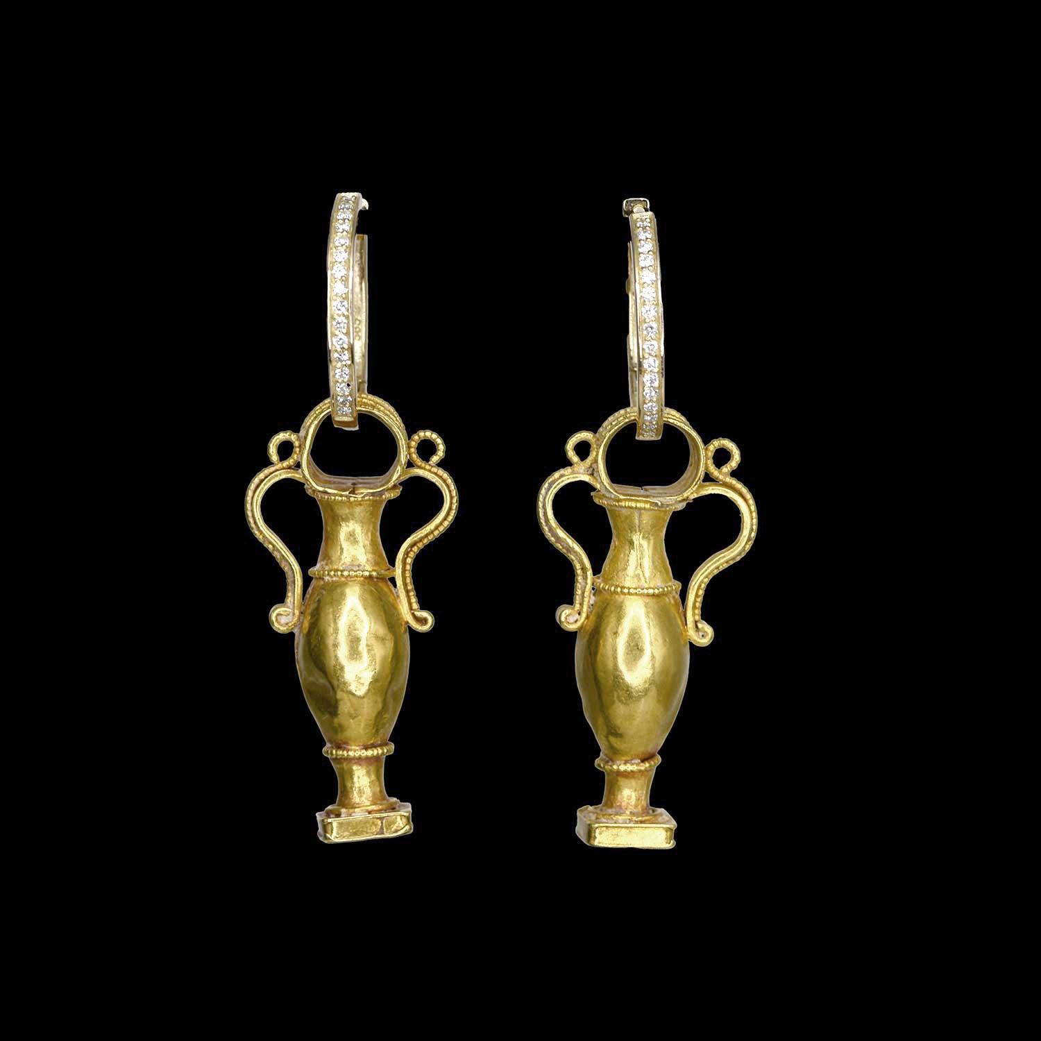 A fine Pair of Roman Gold Amphora Earrings, ca. 1st -2nd century CE
