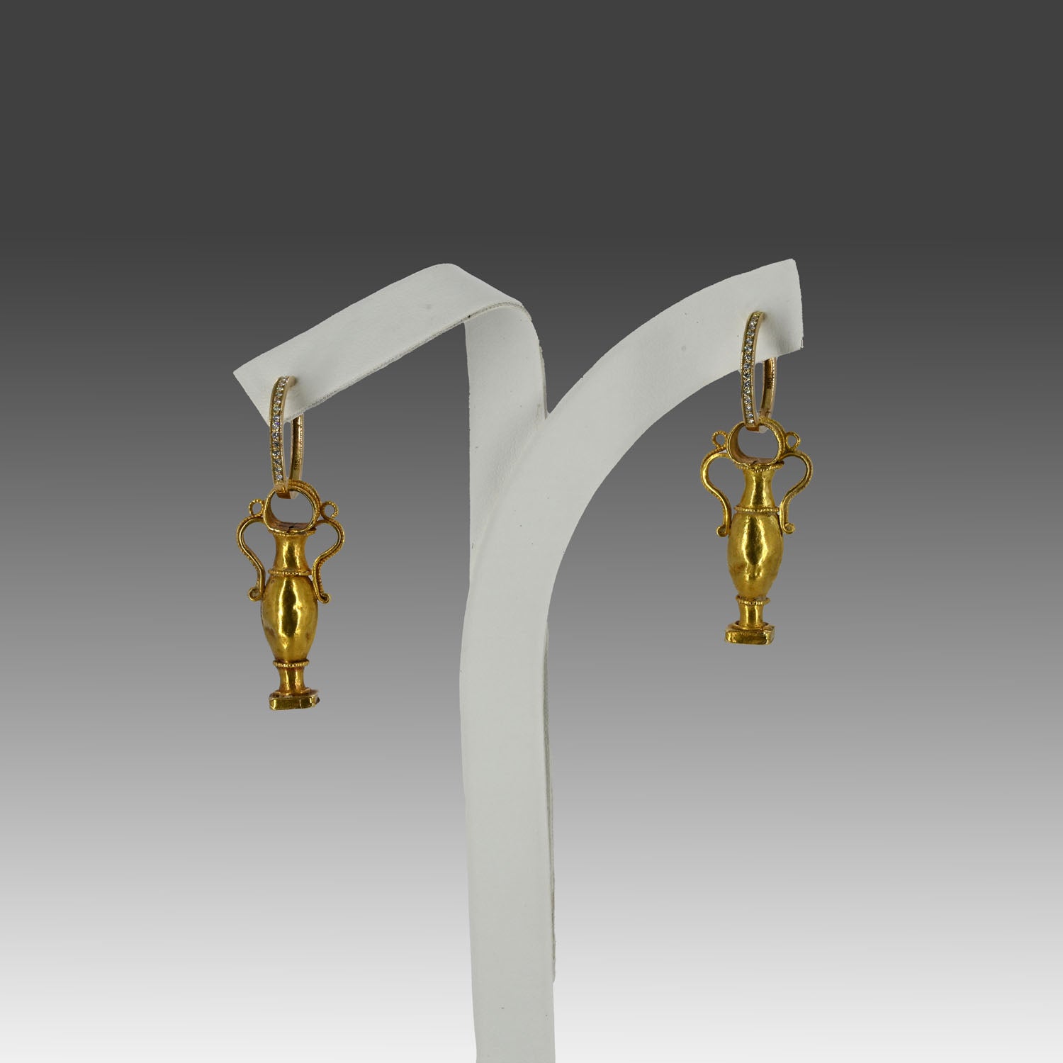 A fine Pair of Roman Gold Amphora Earrings, ca. 1st -2nd century CE