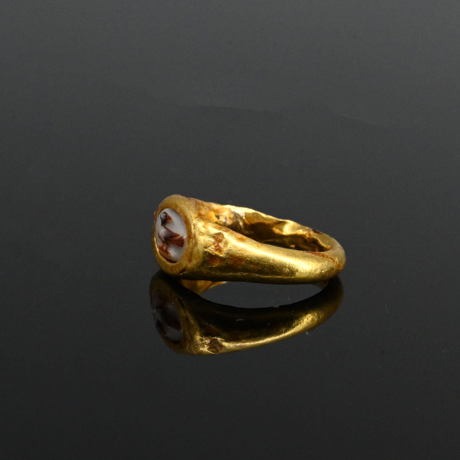A fine Roman Gold and Sardonyx Cameo Finger Ring, Roman Imperial Period, ca. 1st century CE