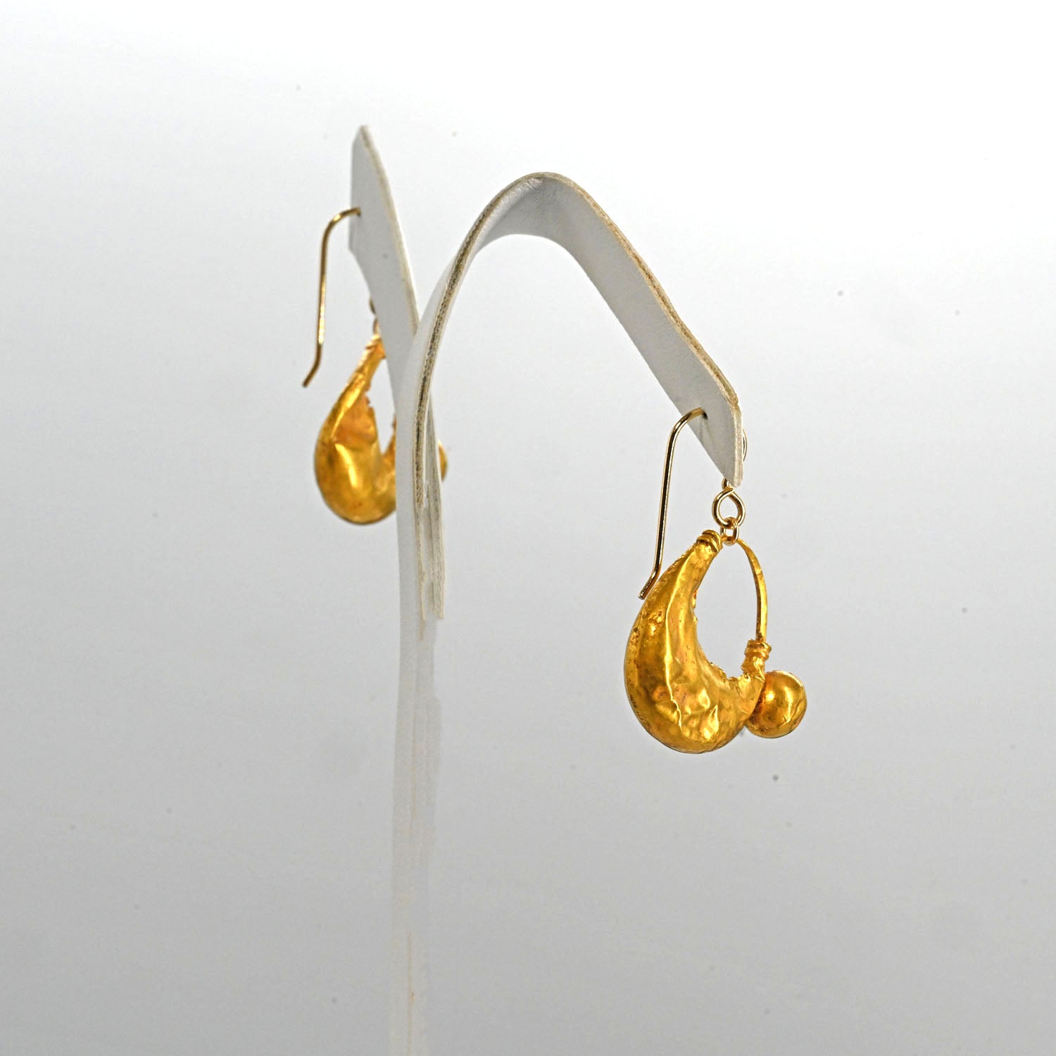 A pair of Roman gold earrings, Roman Imperial Period, ca. 1st - 2nd century CE