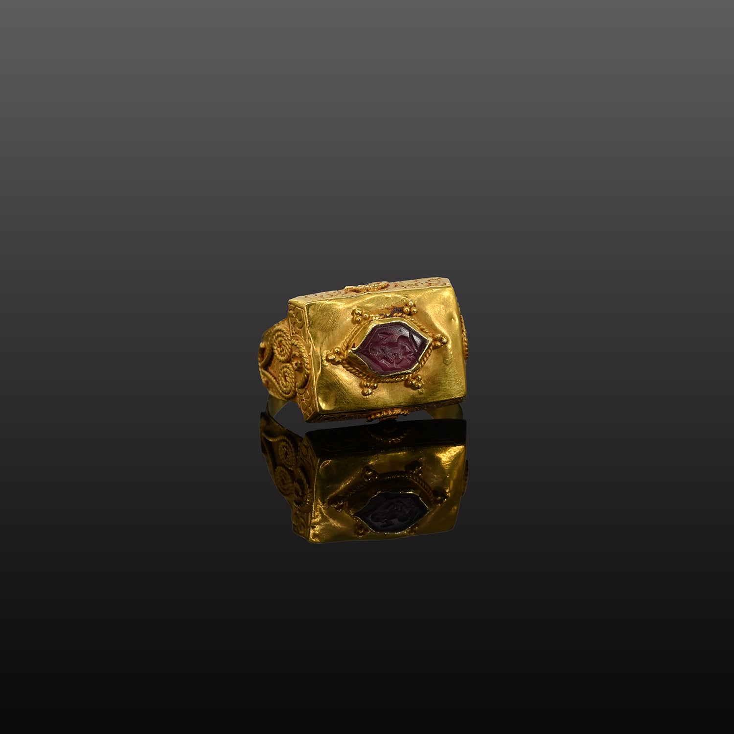 A large Byzantine Gold Ring with intaglio, Byzantine Empire, ca. 4th century CE