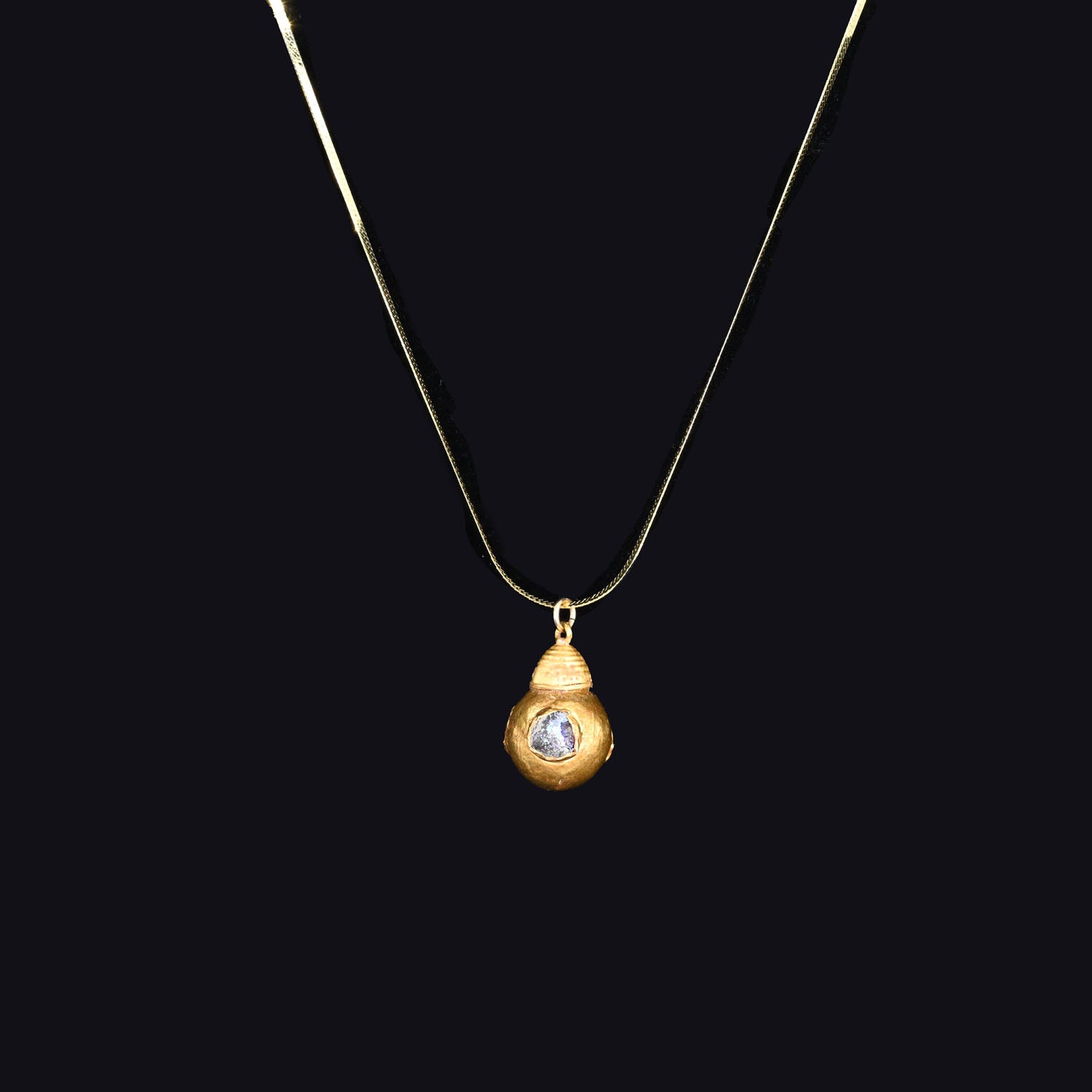 A Roman Gold and Glass Pendant, Roman Imperial Period, ca. 1st - 2nd century CE