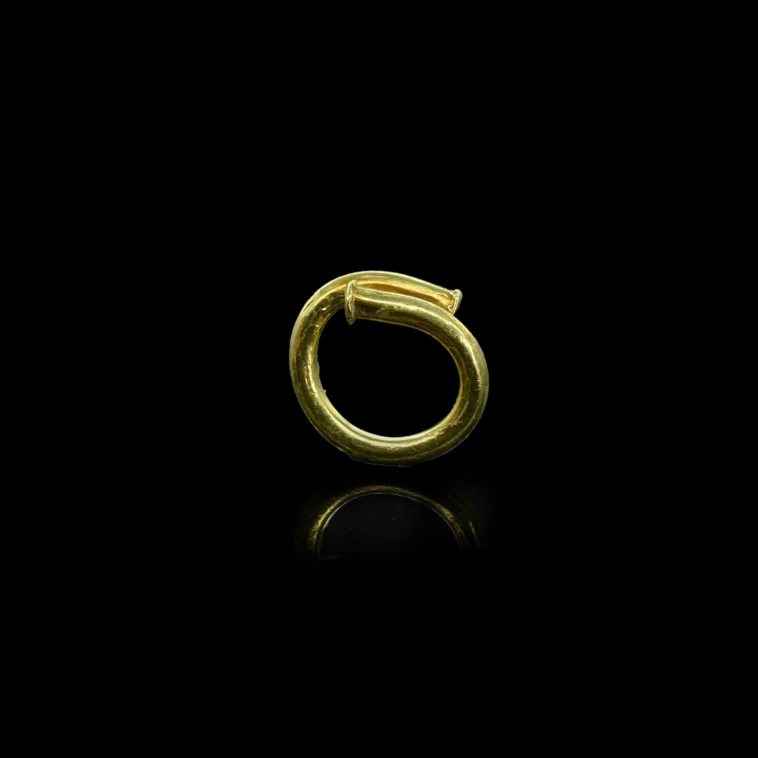 A superb Persian Gold Ring, Achaemenid Empire, ca. 550 - 330 BCE