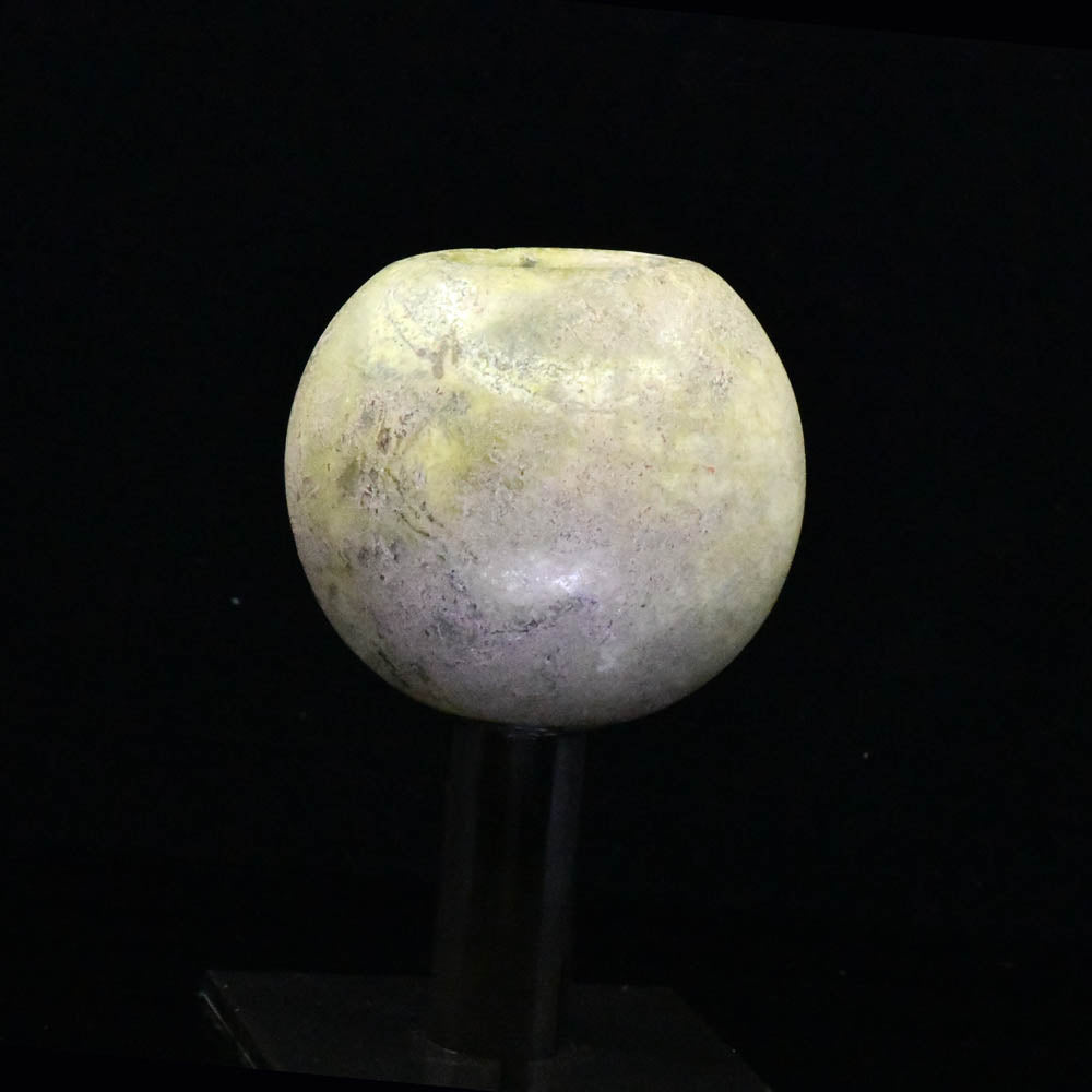 Ein seltener chinesischer Streitkolbenkopf aus grünem Stein, Jungsteinzeit, ca. 3000 - 2000 v. Chr