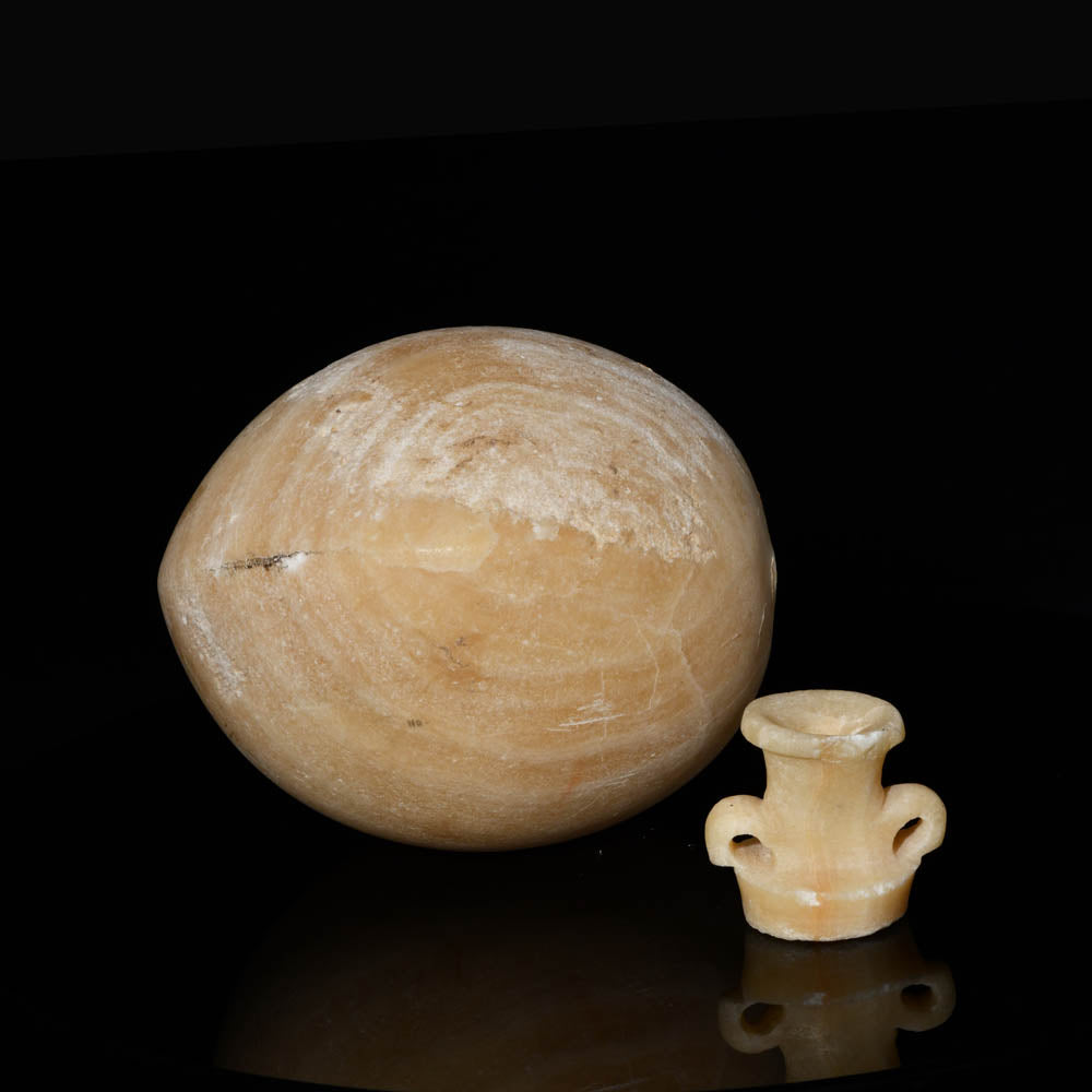 Ein ägyptischer Alabastron mit abnehmbarem Deckel, spätptolemäische Zeit, ca. 664 - 30 v. Chr