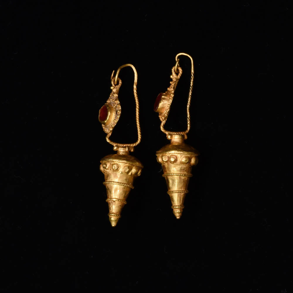 A pair of Parthian Gold & Carnelian Earrings, ca. 200 BCE - 200 CE