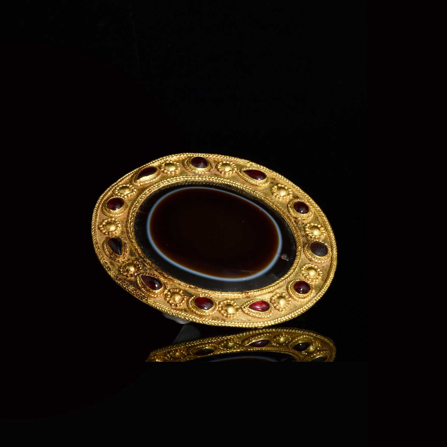 An Important Persian Eye Agate Pectoral, Parthian Period, ca. 1st century BCE - 1st century CE