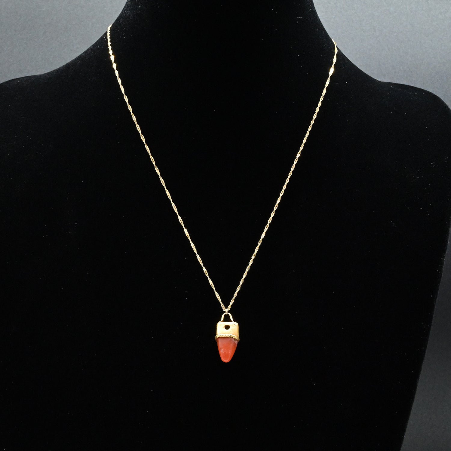 A Sasanian Gold and Carnelian Pendant, ca. 5th century CE