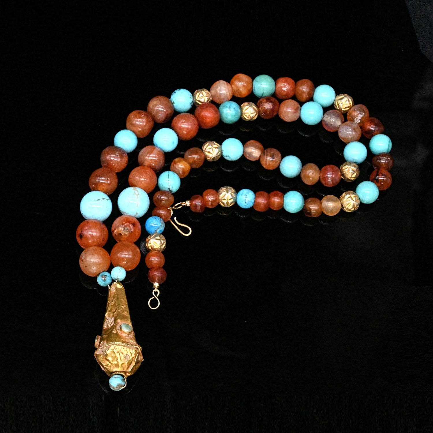 An Islamic Gold, Carnelian and Turquoise Pendant, Seljuk Period, ca. 1200 CE