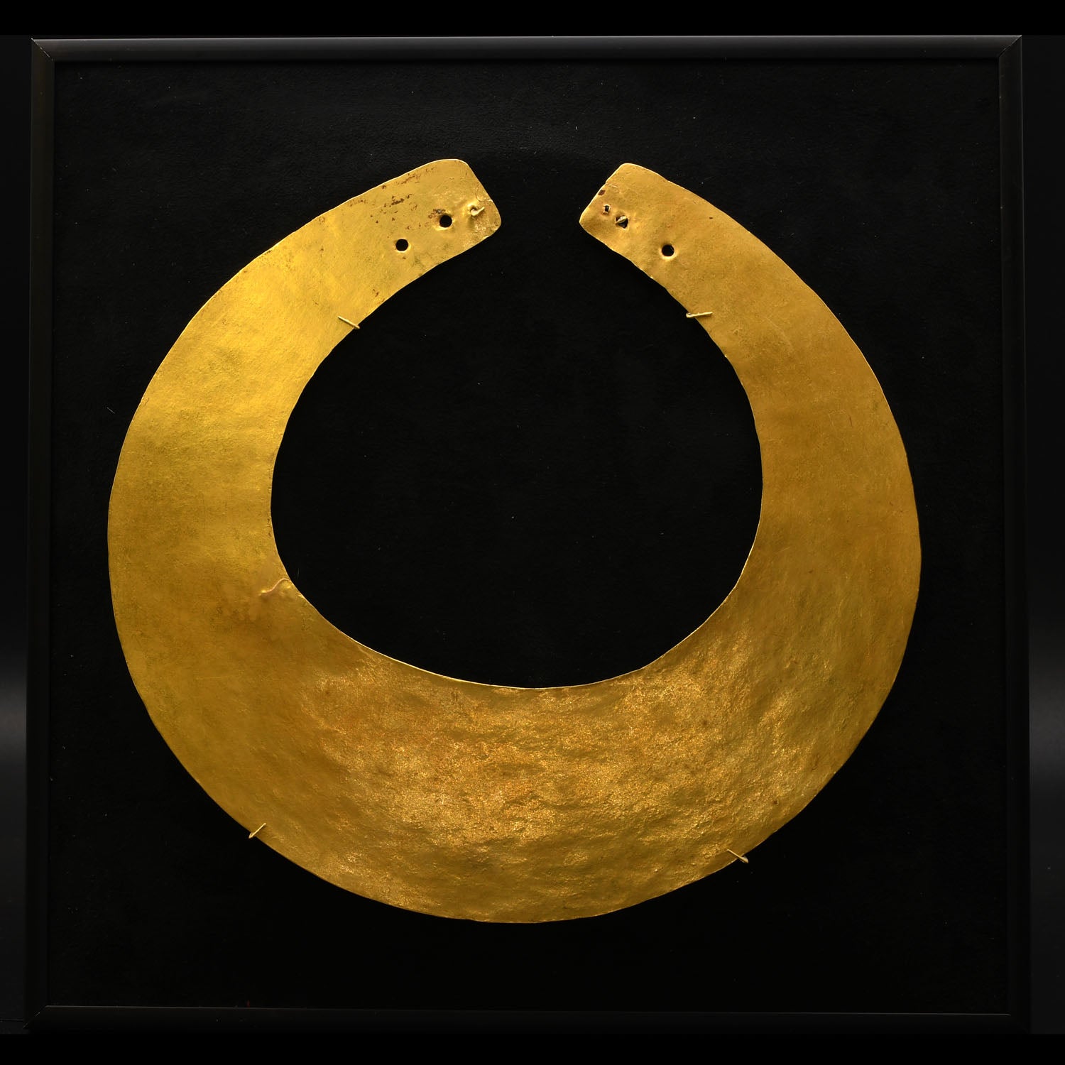 Eine prächtige Brusthalskette aus Sinu-Gold, ca. 500 - 1000 n. Chr