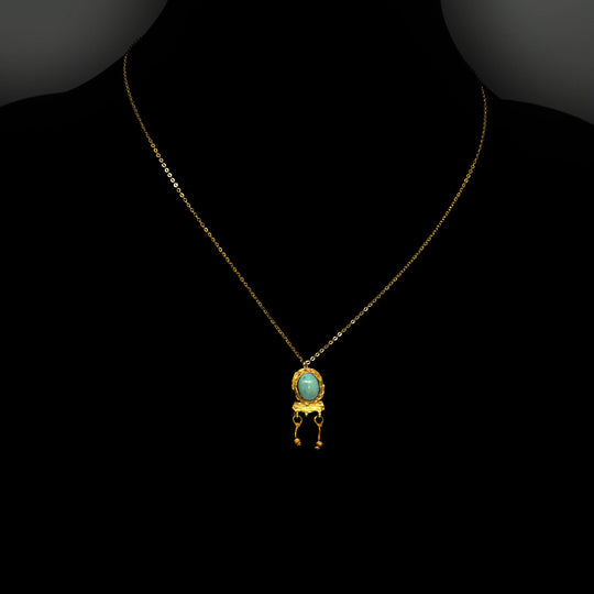 Un collier pendentif romain en or et turquoise, période impériale romaine, environ 1er -2ème siècle de notre ère