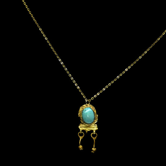 Un collier pendentif romain en or et turquoise, période impériale romaine, environ 1er -2ème siècle de notre ère
