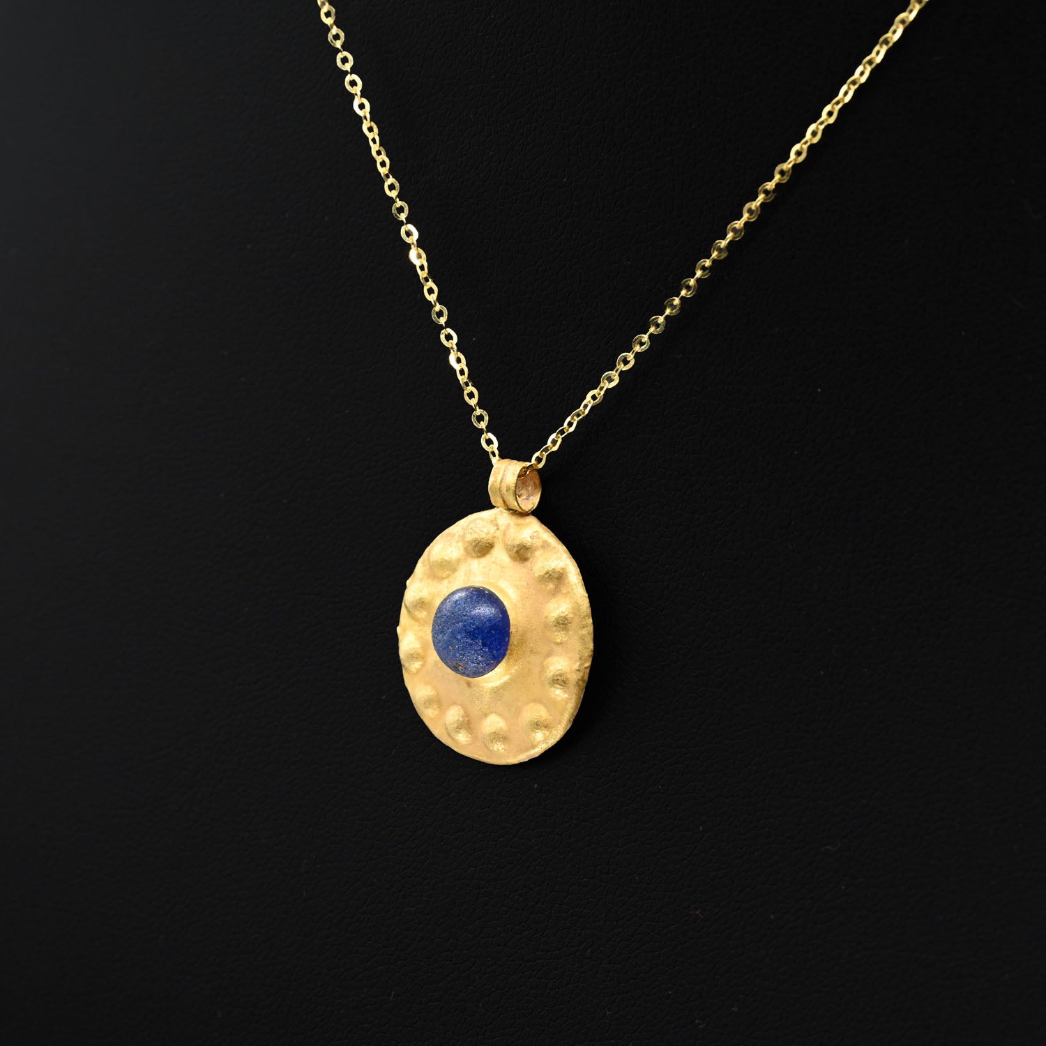 A Neo-Assyrian Gold and Glass pendant, circa 9th to 7th century BCE