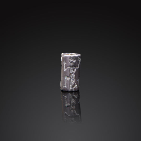 Altbabylonisches schwarzes Serpentin-Zylindersiegel mit Ritualszene, altbabylonische Periode, ca. 2000 - 1600 v. Chr.