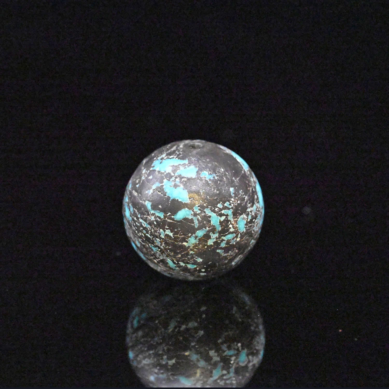 A fine Chinese Yungai Turquoise Bead, Qing Dynasty, ca. 18th–19th century