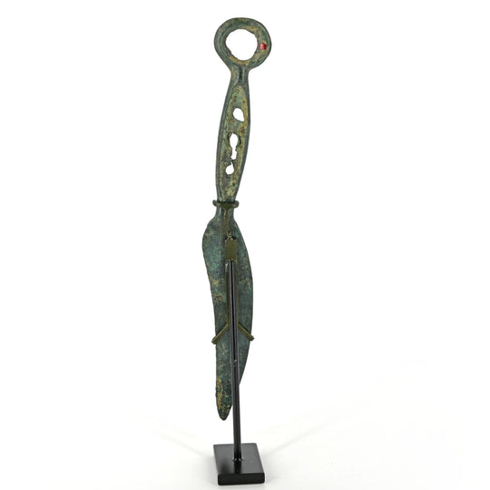 Un rare couteau à boucle en bronze avec manche incrusté, fin de l&