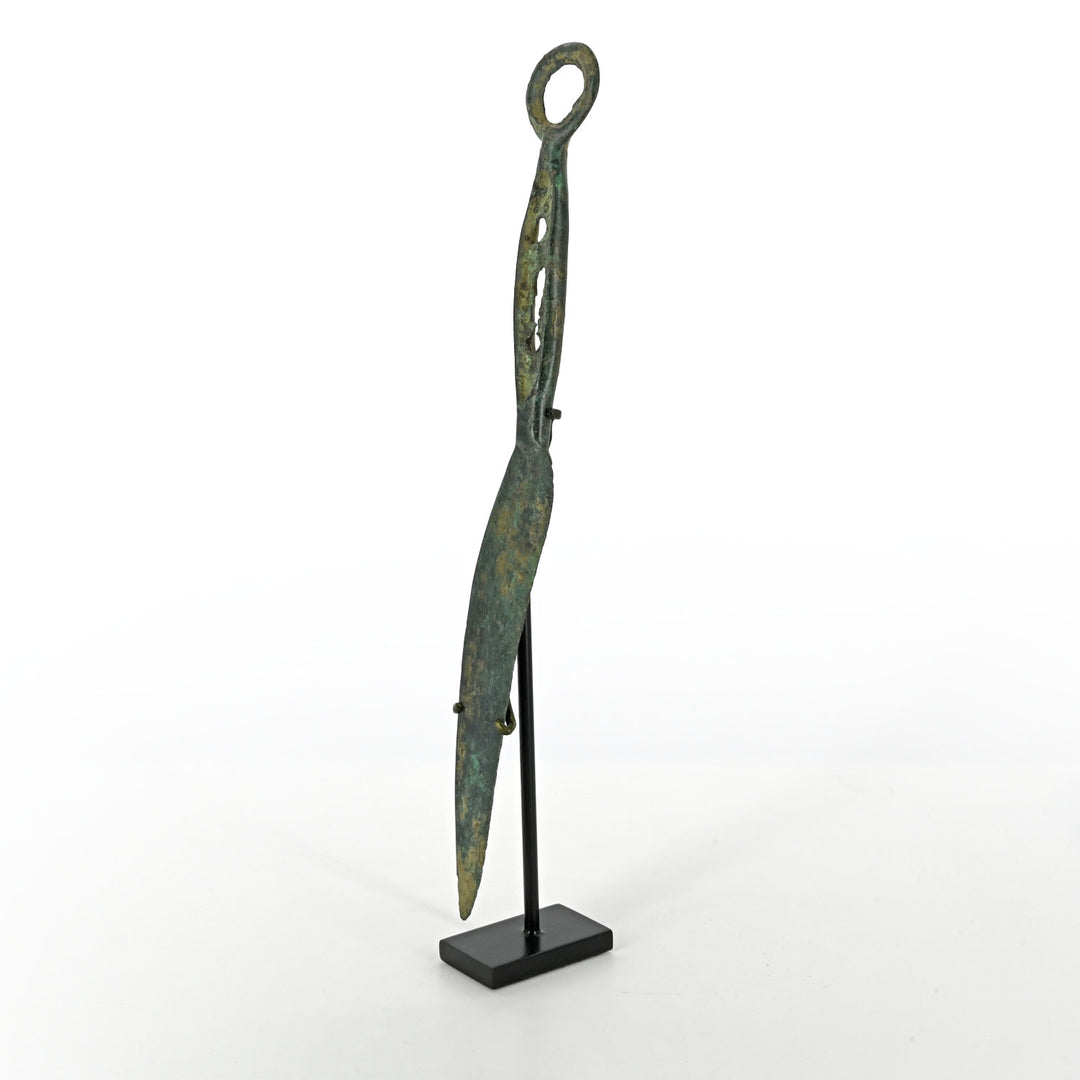 Un rare couteau à boucle en bronze avec manche incrusté, fin de l&