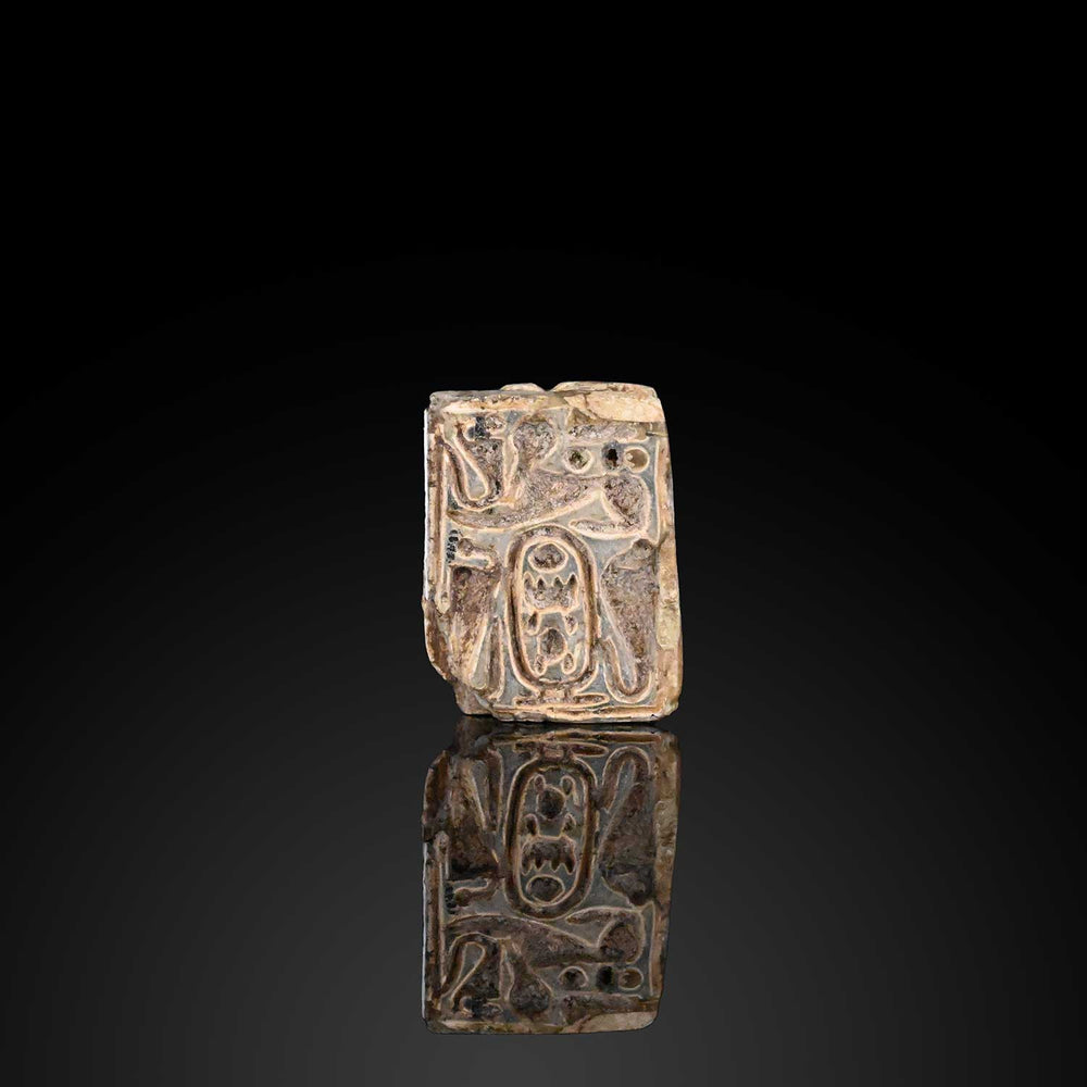 Eine königlich-ägyptische Steatit-Plakette für Thutmosis III., Dritte Zwischenzeit, 21. Dynastie, ca. 1069 - 945 v. Chr