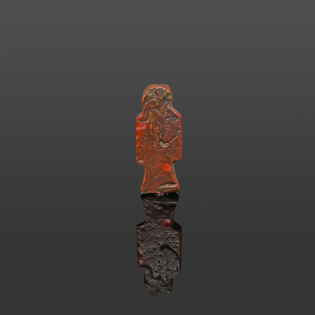 Ägyptisches Isis-Knoten-Amulett aus rotem Glas, 18. Dynastie, Amarna-Zeit, ca. 1350 - 1336 v. Chr