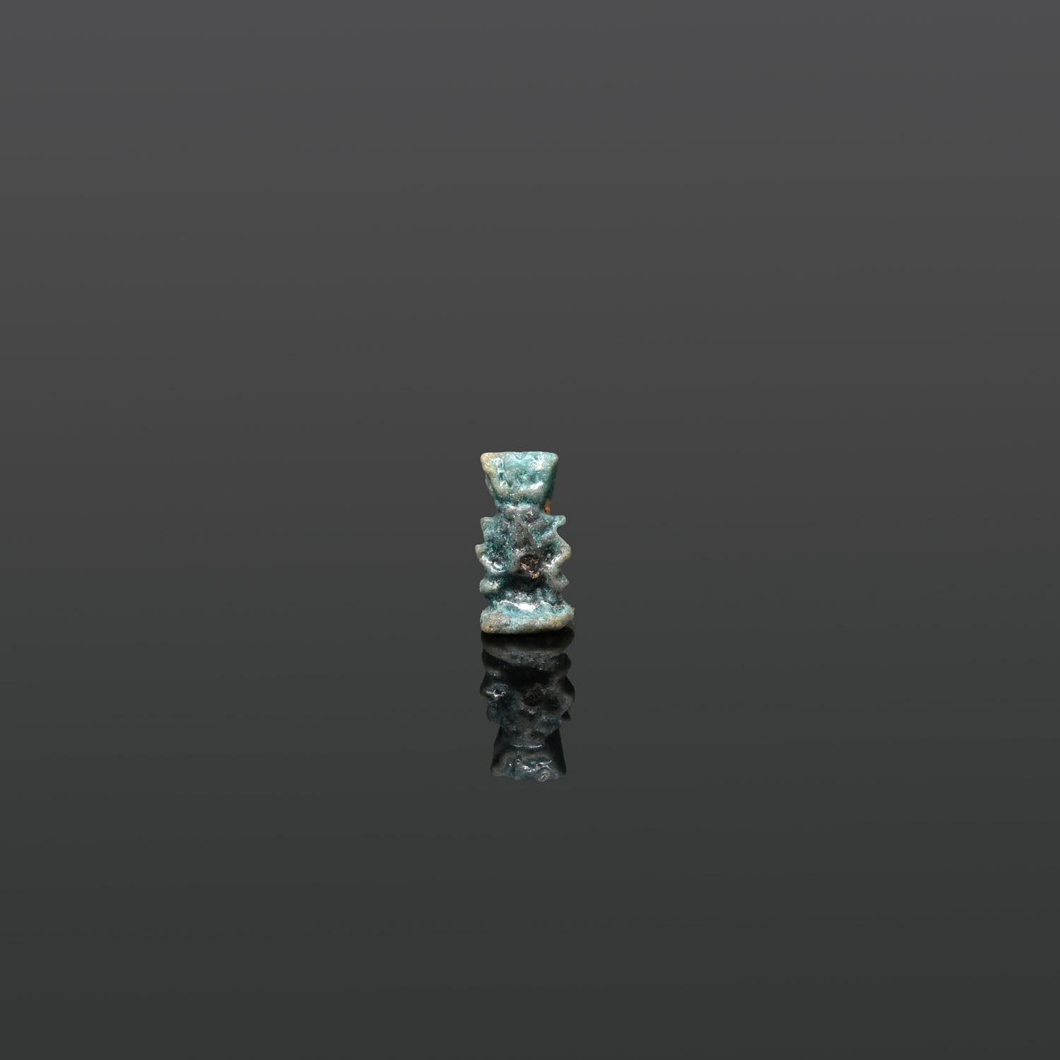 * Ein ägyptisches Fayence-Amulett des Bes, Spätzeit, ca. 664 - 332 v. Chr.