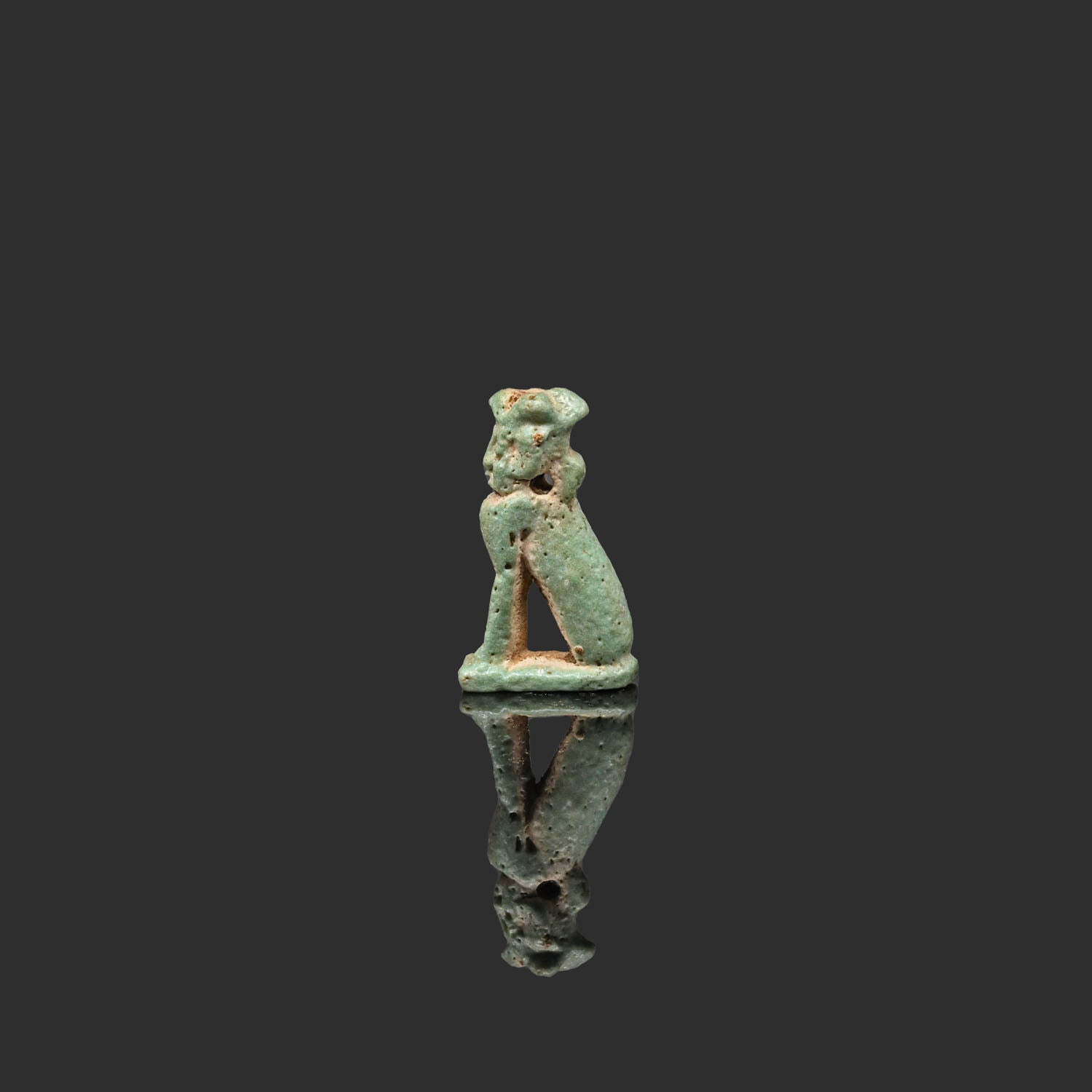 Eine seltene nubische Sphinx aus grüner Fayence, Spätzeit, ca. 664 - 332 v. Chr