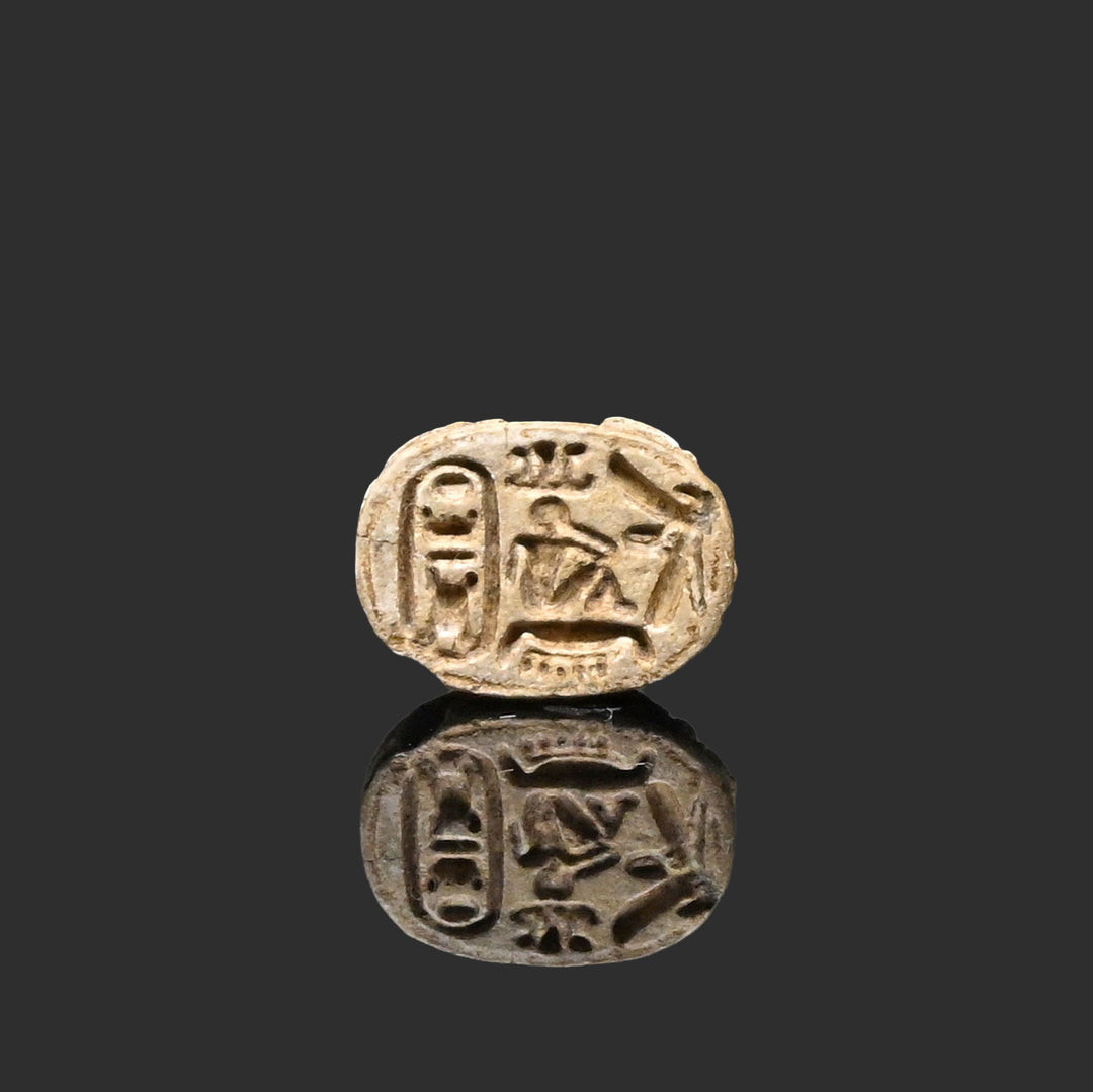 Ein königlich-ägyptischer Skarabäus aus Speckstein für Thutmosis III., Neues Reich, ca. 1550 - 1069 v. Chr
