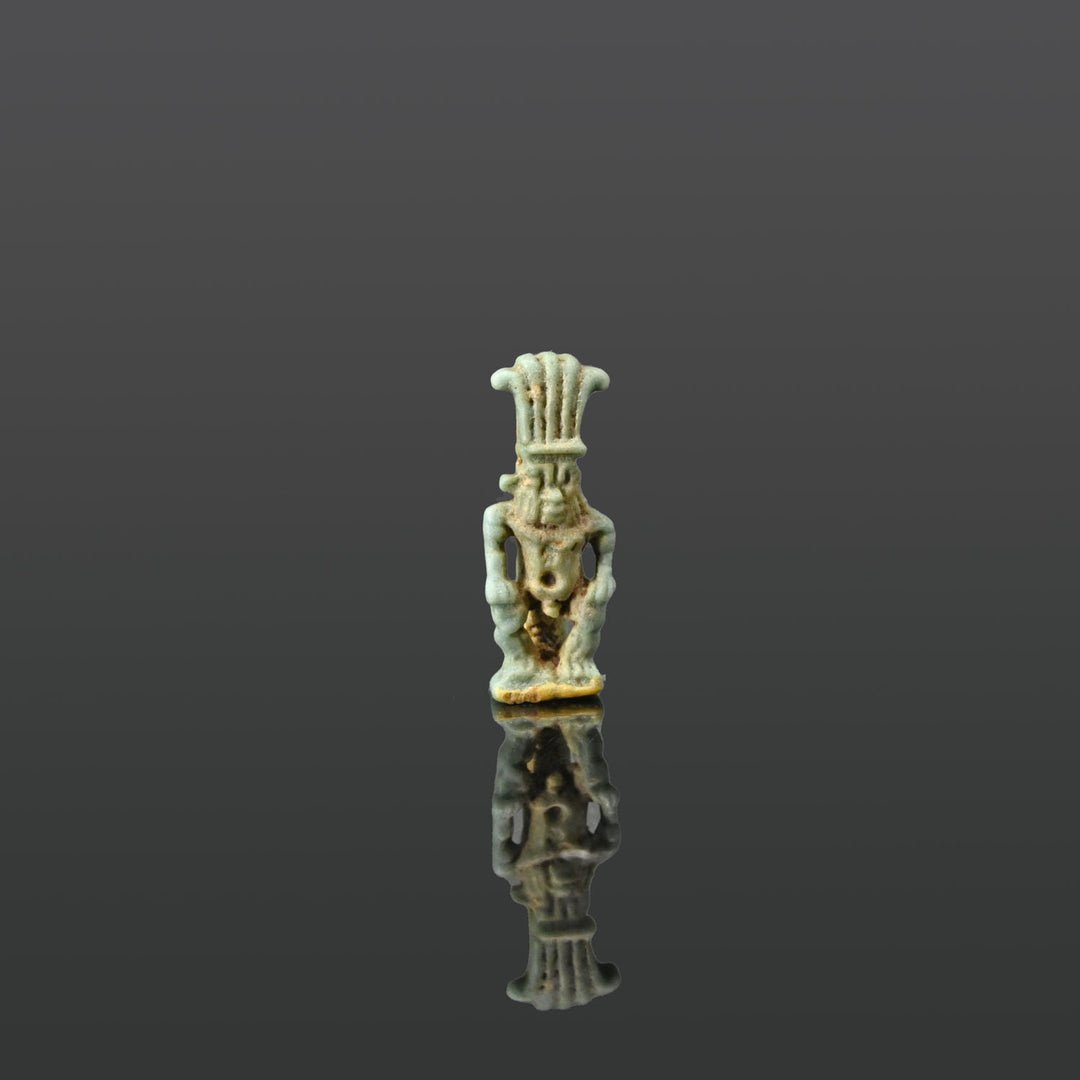 * Ein ägyptisches Bes-Amulett aus Fayence, Spätzeit, ca. 664 - 332 v. Chr