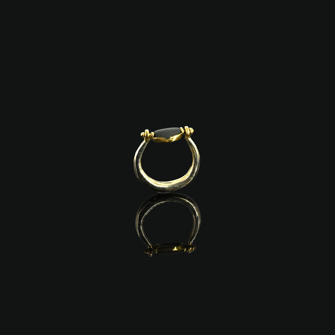 An Egyptian Scaraboid Gold Swivel Ring, New Kingdom, 18th Dynasty, ca. 1550 - 1295 BCE