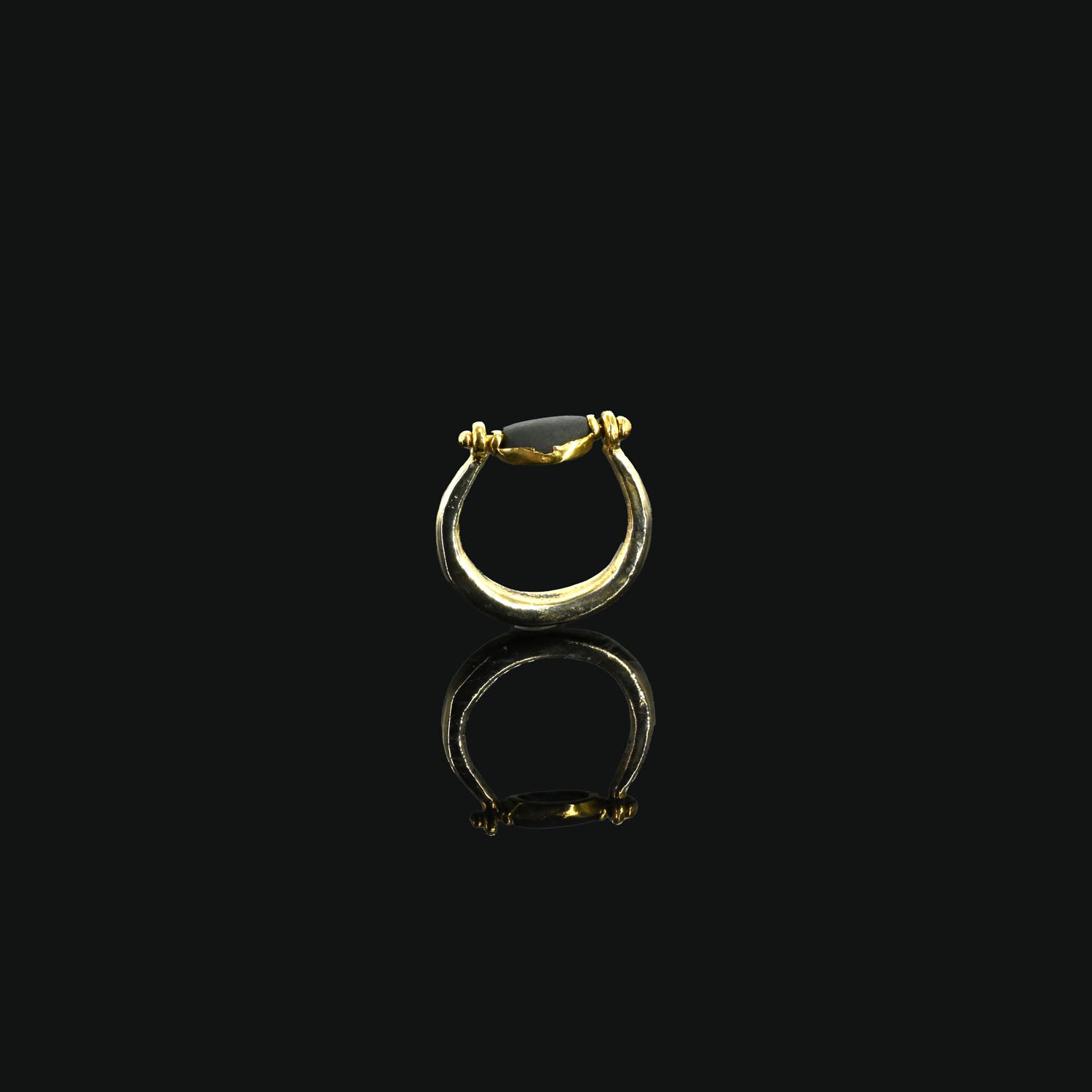 An Egyptian Scaraboid Gold Swivel Ring, New Kingdom, 18th Dynasty, ca. 1550 - 1295 BCE