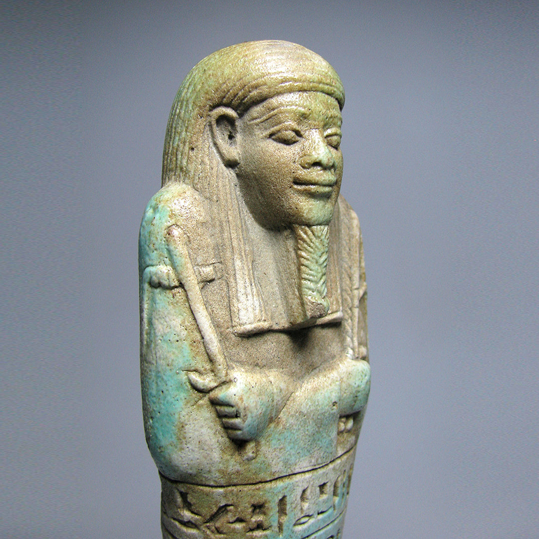 Ein feines ägyptisches Fayence-Uschebti für den Schatzverwalter Psamtik, genannt Iahmes, 26. Dynastie, 664–525 v. Chr