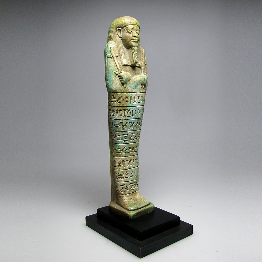 Ein feines ägyptisches Fayence-Uschebti für den Schatzverwalter Psamtik, genannt Iahmes, 26. Dynastie, 664–525 v. Chr