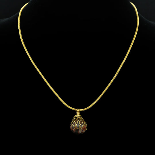 A superb Greek Gold and Agate Pendant, Hellenistic Period, 3rd - 1st century BCE