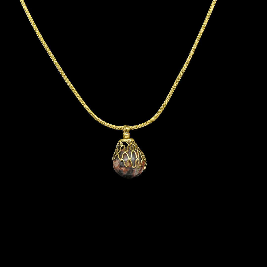 A superb Greek Gold and Agate Pendant, Hellenistic Period, 3rd - 1st century BCE