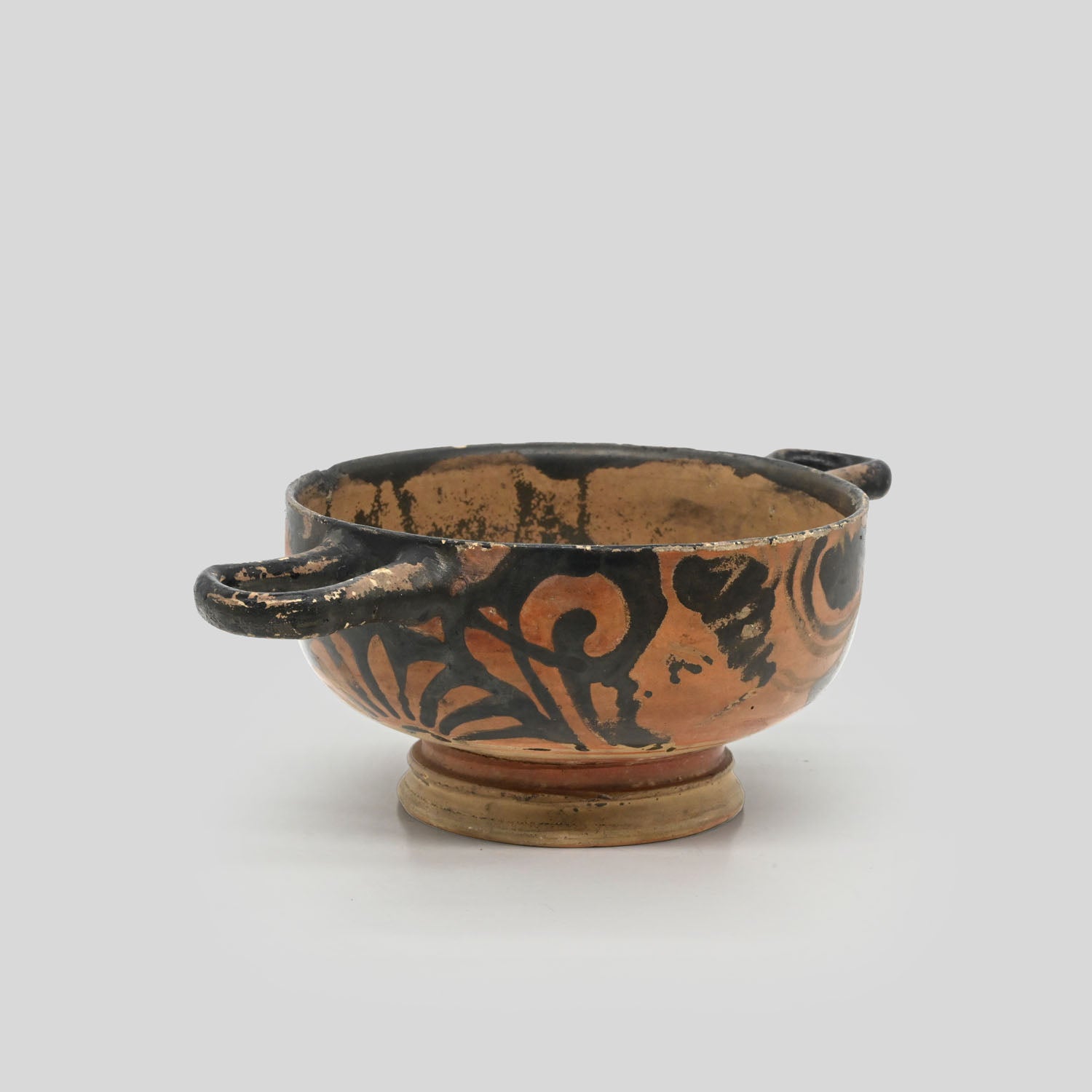 An Apulian Red Figure Skyphos, Magna Graecia, ca. 4th century BCE