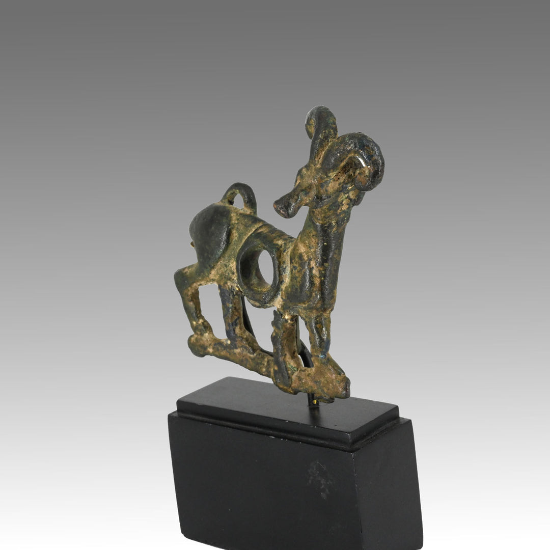 Ein Wangenstück aus Luristan-Bronze, ca. Mitte des 8. Jahrhunderts v. Chr