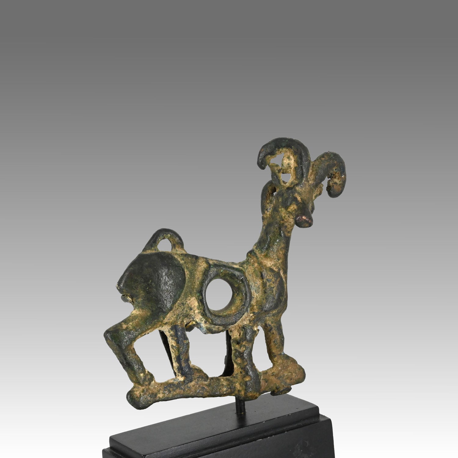 Ein Wangenstück aus Luristan-Bronze, ca. Mitte des 8. Jahrhunderts v. Chr