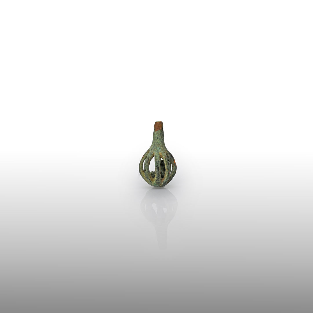 Eine kleine durchbrochene Luristan-Zaumglocke aus Bronze, ca. 1000 – 700 v. Chr.