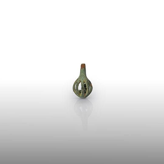 Eine kleine durchbrochene Luristan-Zaumglocke aus Bronze, ca. 1000 – 700 v. Chr.