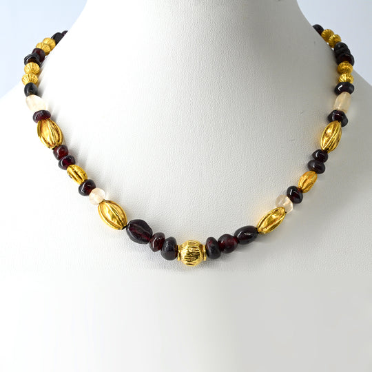 Un superbe collier achéménide en or, grenats et cristal, ca. 550 - 300 avant J.-C.