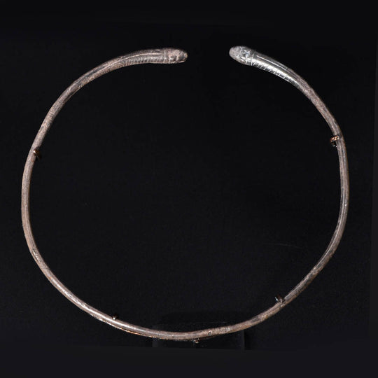 Torque en bronze à tête de serpent du Proche-Orient, période parthe, env. 247 av. J.-C. - 224 apr. J.-C.